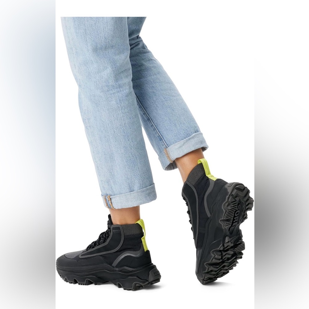 Sorel Kinetic Breakthru Venture Mid Waterproof black Moonstone Sneaker Womens 9